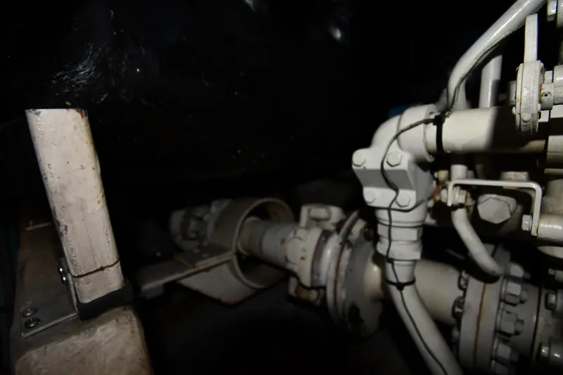  Yacht Photos Pics Engine components of a 1995 Sea Ray 630 Sundancer boat.