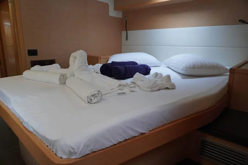 Jema II Yacht Photos Pics Cabin View (3)