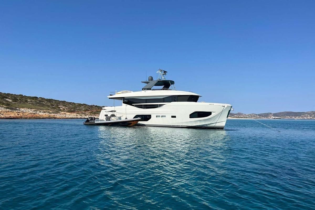 2022 Numarine 74 