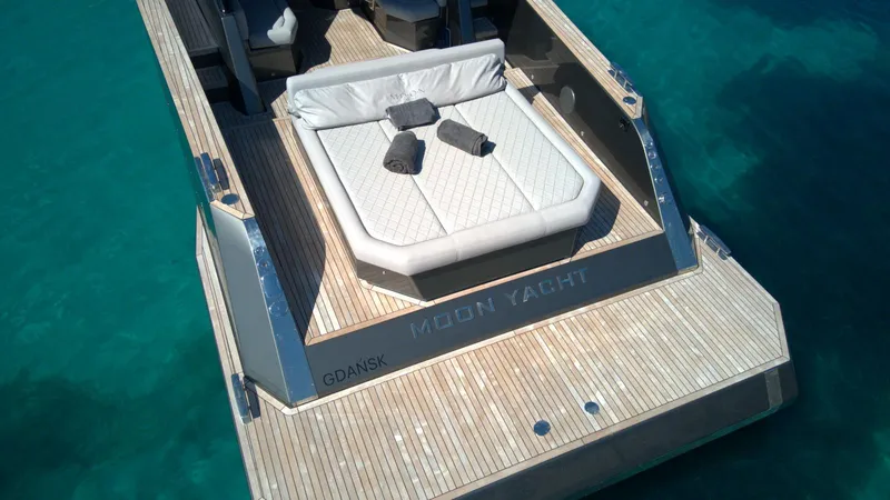 New 2025 Moon 45 Sports Line Yacht Photos Pics Luxury Moon 45 Sportsline yacht, 2025 model, with elegant deck and sunbathing area.