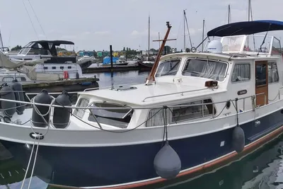 1984 Crown CRUISER 9.75 AK