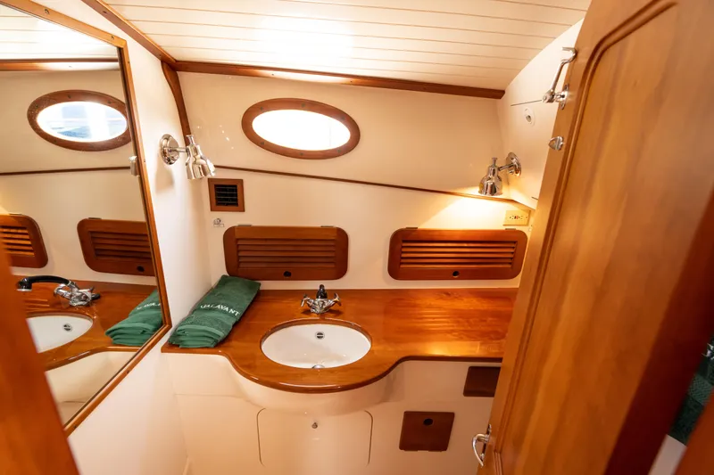 Galavant Yacht Photos Pics 