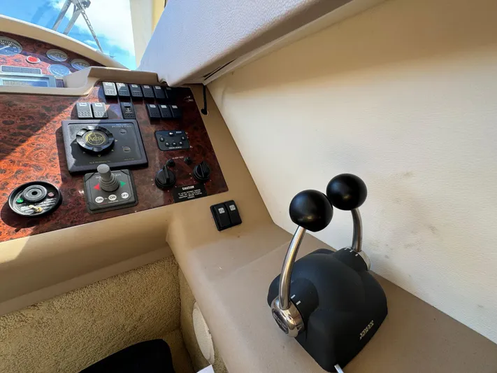 4 Aces Yacht Photos Pics Control panel of a 2001 Viking Princess 45 Flybridge yacht.