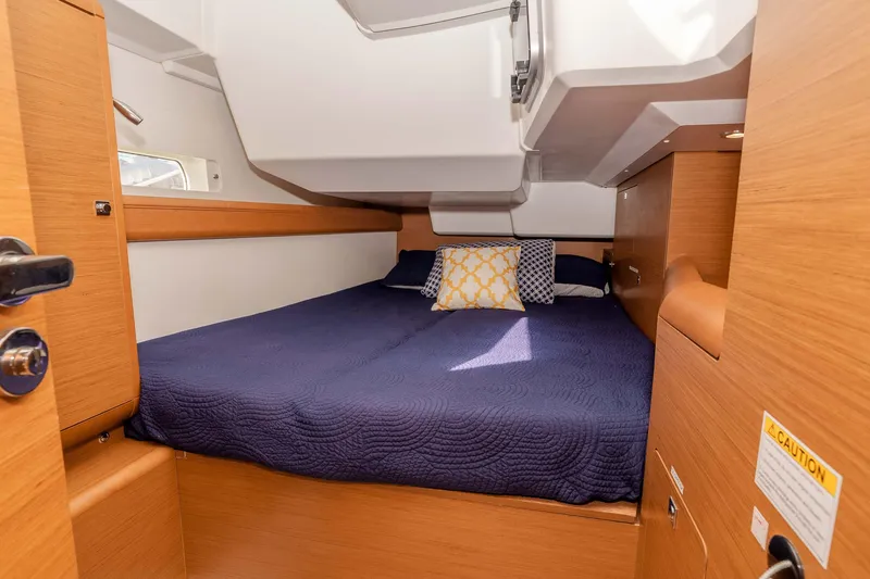 Victory Yacht Photos Pics 2018 Jeanneau Sun Odyssey 479 cabin with cozy bed and stylish decor.