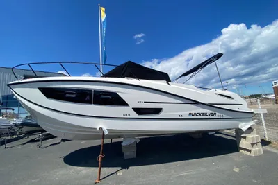 Quicksilver Activ 875 Sundeck