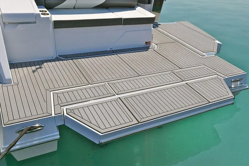  Yacht Photos Pics 2023-Cruisers-Yachts-38-GLS-I/O-MarineMax