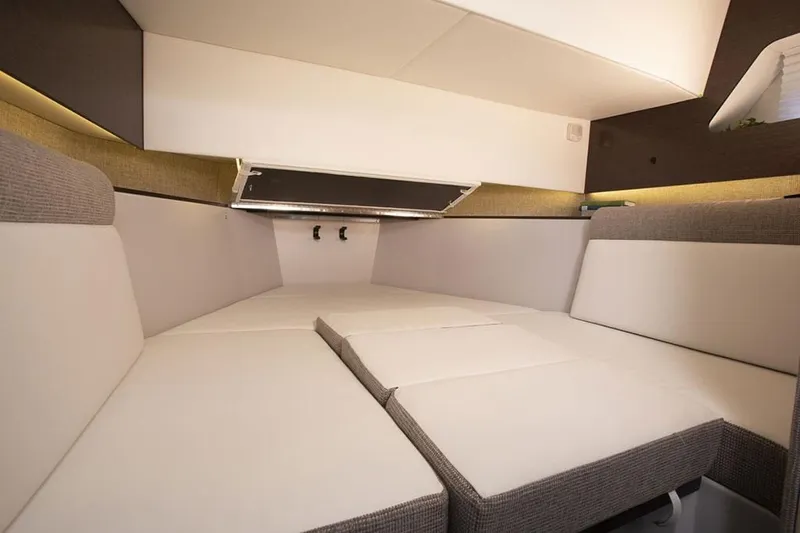  Yacht Photos Pics 2023-Cruisers-Yachts-38-GLS-I/O-MarineMax