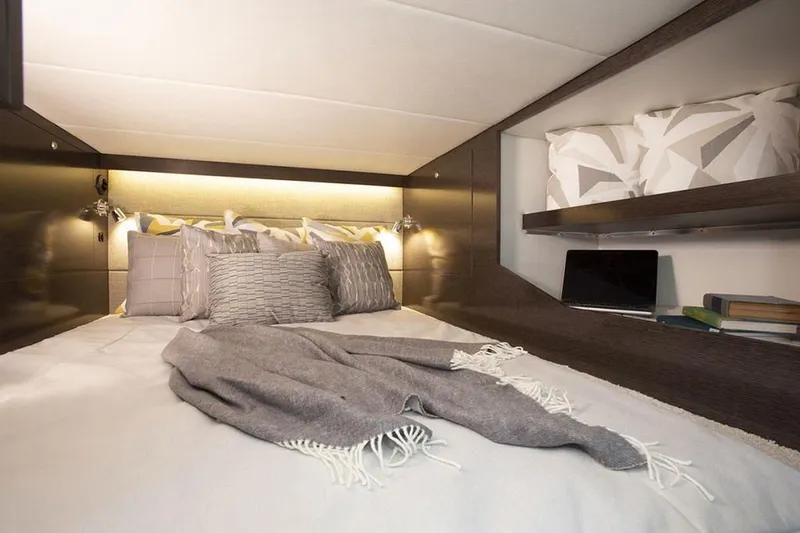  Yacht Photos Pics 2023-Cruisers-Yachts-38-GLS-I/O-MarineMax