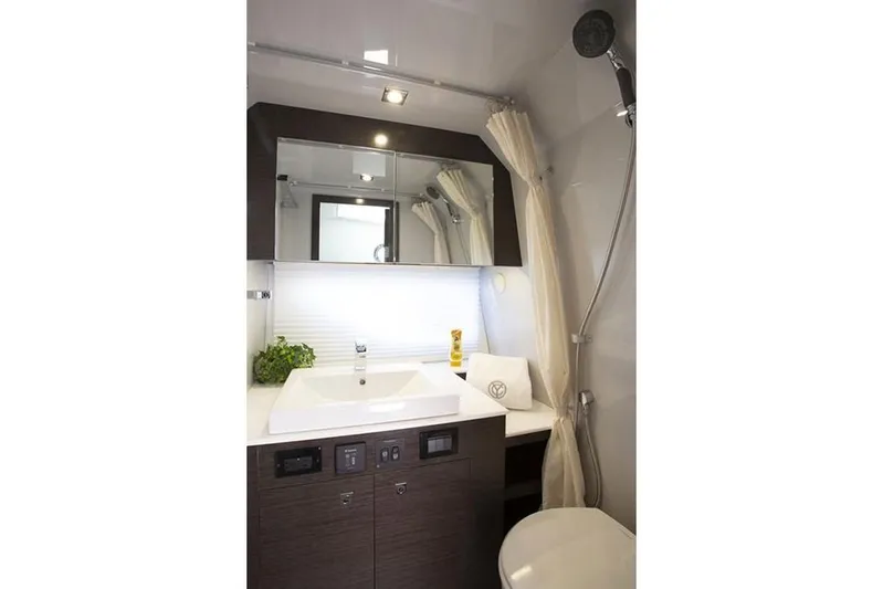  Yacht Photos Pics 2023-Cruisers-Yachts-38-GLS-I/O-MarineMax