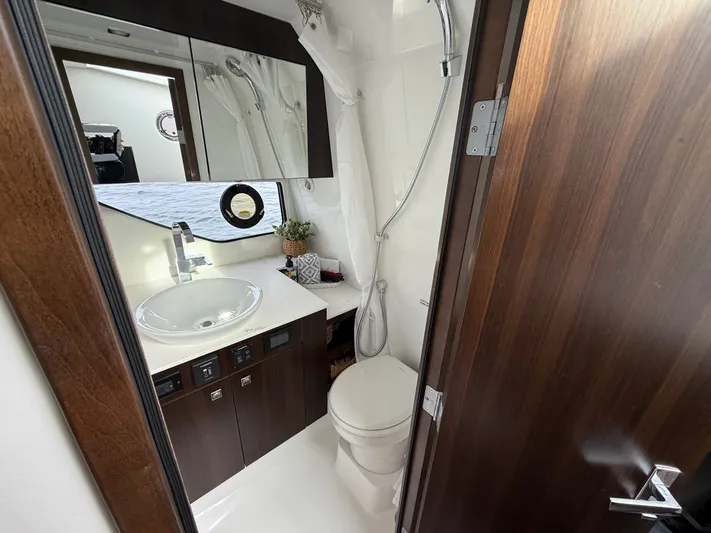  Yacht Photos Pics Luxurious bathroom of the 2025 Cruisers Yachts 38 GLS.