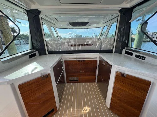  Yacht Photos Pics 2025 TIARA YACHTS 48 LS - Image 6