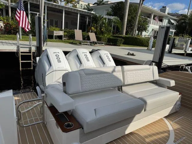  Yacht Photos Pics 2025 TIARA YACHTS 48 LS - Image 4