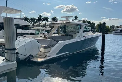 Tiara Yachts 48 LS