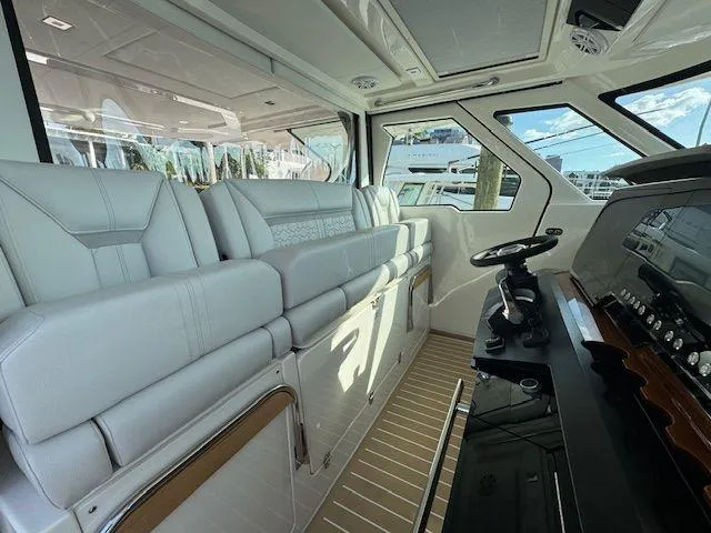  Yacht Photos Pics 2025 TIARA YACHTS 48 LS - Image 7