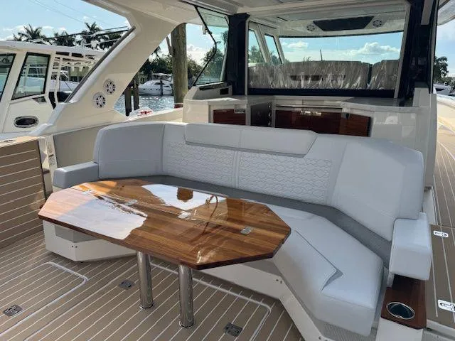  Yacht Photos Pics 2025 TIARA YACHTS 48 LS - Image 5