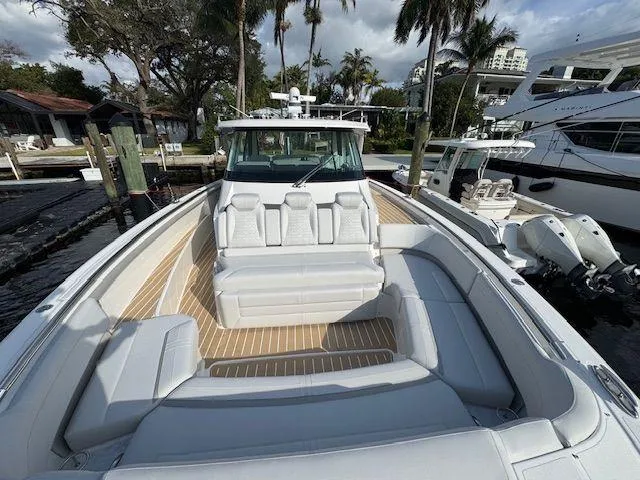  Yacht Photos Pics 2025 TIARA YACHTS 48 LS - Image 10