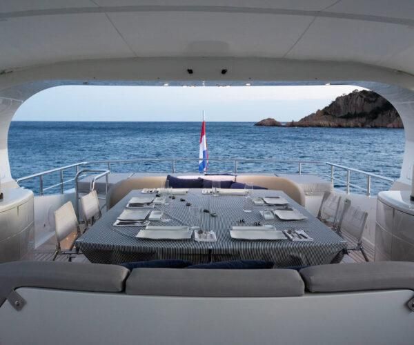 2009 Maiora 106 