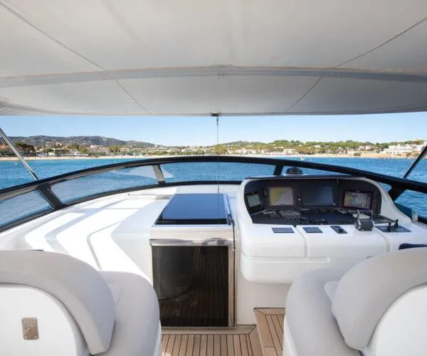  Yacht Photos Pics Luxurious 2009 Maiora 31DP yacht helm with panoramic sea view.