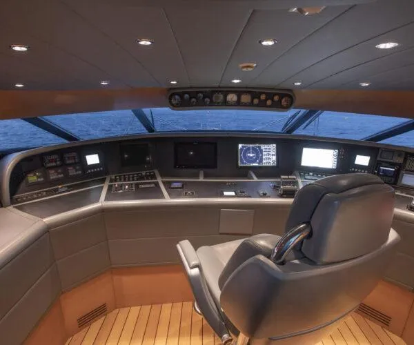  Yacht Photos Pics Luxurious Maiora 31DP yacht helm, 2009 model, featuring advanced navigation systems and sleek design.