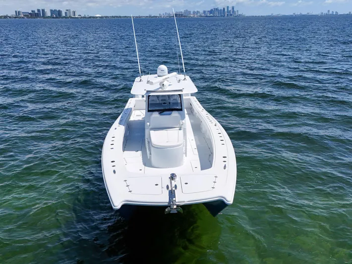  Yacht Photos Pics Freeman 47 boat, 2023 model, cruising on open water with city skyline in background.