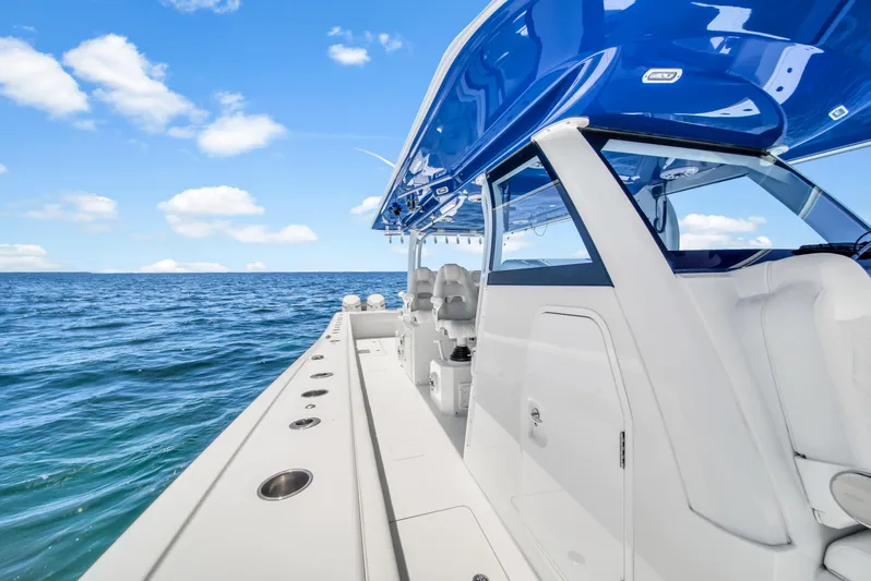  Yacht Photos Pics Freeman 47 boat on open sea, 2023 model, featuring sleek design and blue canopy.