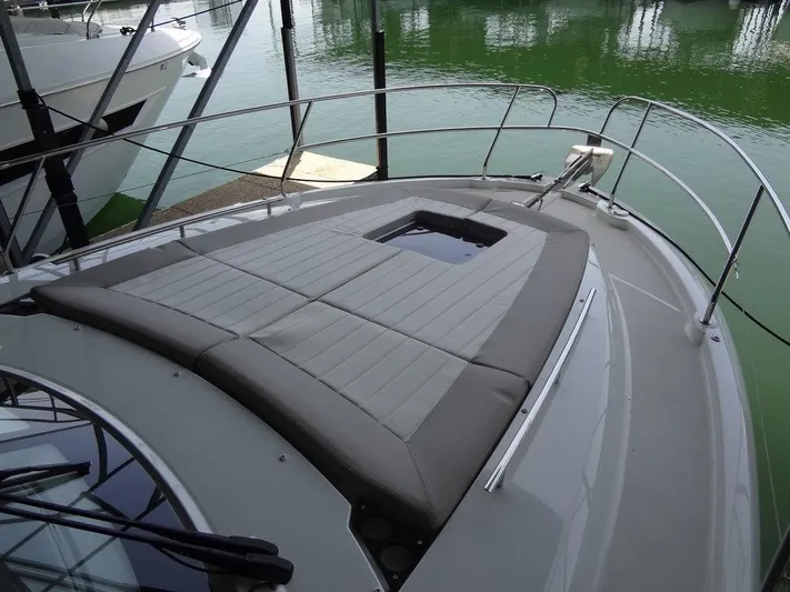 Lake Time, Austin, Tx Yacht Photos Pics 2017 Jeanneau LEADER 36 yacht with spacious sunbathing deck.