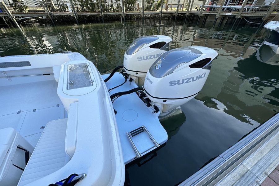2020 Dusky 33 Open Fisherman