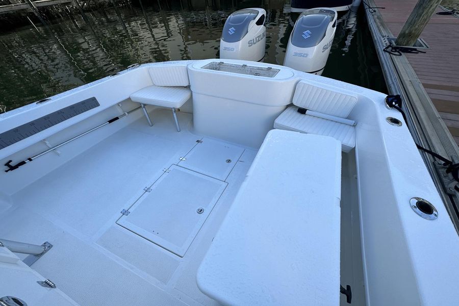 2020 Dusky 33 Open Fisherman
