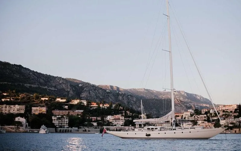 Vintage 1 Yacht Photos Pics 