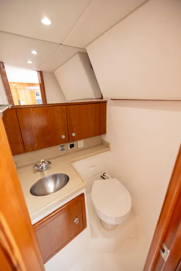  Yacht Photos Pics 2018 Albemarle 27 Express boat bathroom with wooden cabinets and modern fixtures.