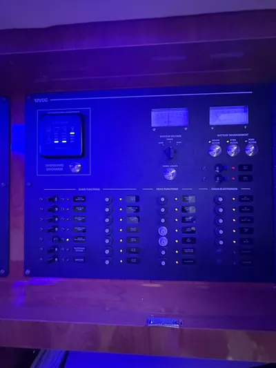 Zincohvid Yacht Photos Pics Control panel of a 2008 Four Winns V458 boat, featuring various switches and indicators.