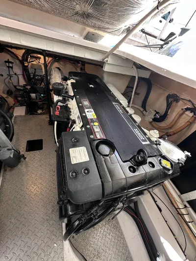 Zincohvid Yacht Photos Pics Engine room of 2008 Four Winns V458 boat, showcasing detailed mechanical components.
