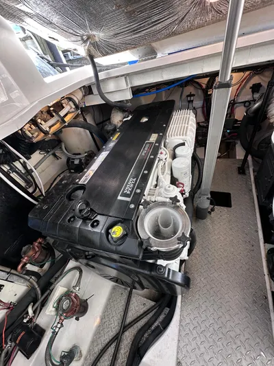 Zincohvid Yacht Photos Pics Engine compartment of a 2008 Four Winns V458 boat, featuring a Volvo Penta engine.