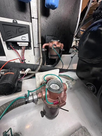 Zincohvid Yacht Photos Pics Engine compartment of a 2008 Four Winns V458 boat, showing wiring and components.