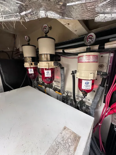 Zincohvid Yacht Photos Pics Engine room of 2008 Four Winns V458 with fuel filters and gauges.