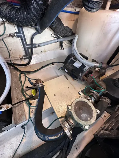 Zincohvid Yacht Photos Pics Engine compartment of a 2008 Four Winns V458 boat, showing hoses and mechanical components.