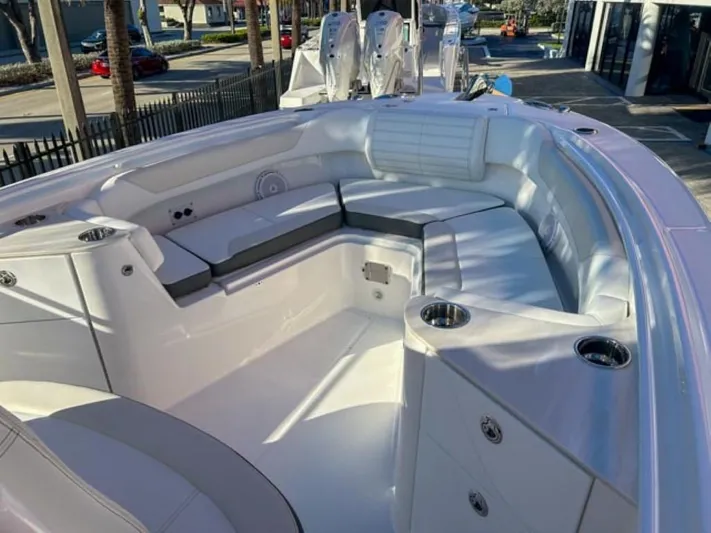  Yacht Photos Pics 2025 Edgewater 262CC boat interior with spacious seating and cup holders.