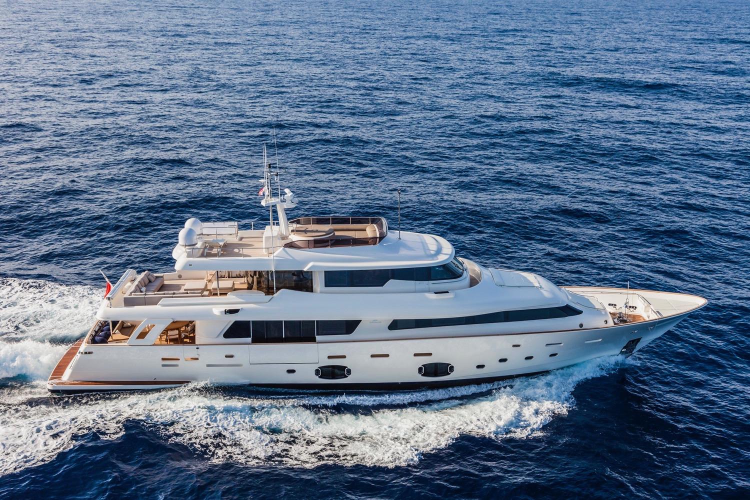 2013 Custom Line Navetta 33 Crescendo
