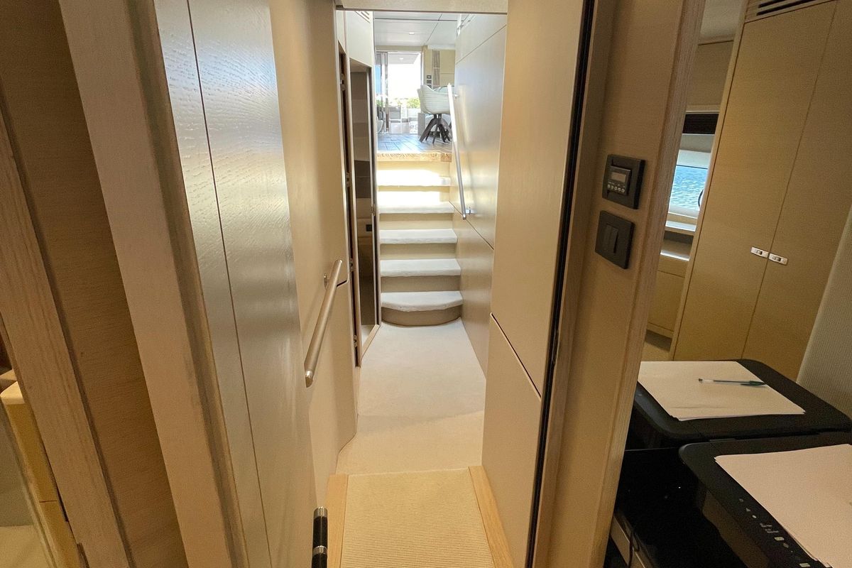 2018 Princess 74 