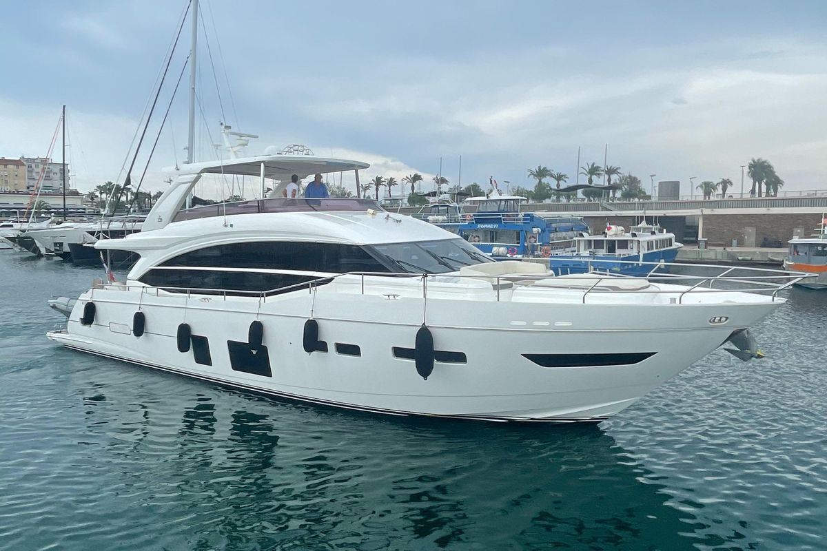 2018 Princess 74 