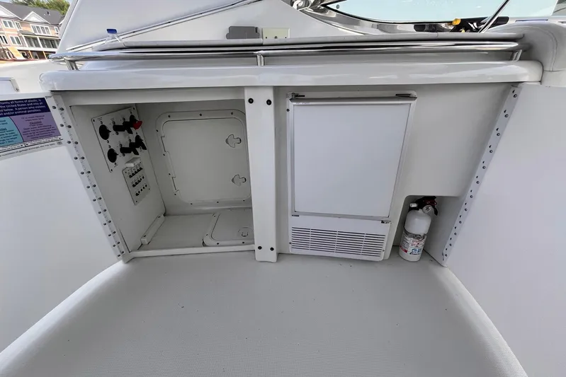 La Bella Vita Yacht Photos Pics 2003 Formula 400 Super Sport boat interior with control panel and fire extinguisher.