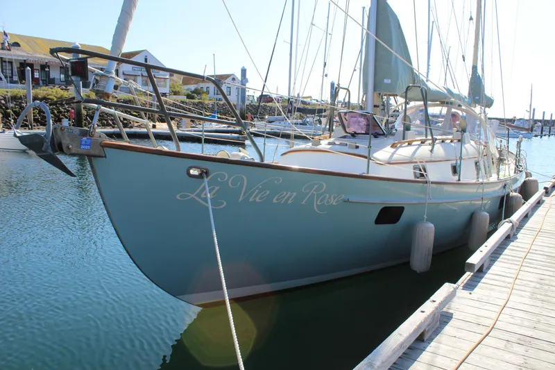 La Vie En Rose Yacht Photos Pics Custom Gartside Jespersen 40 sailboat docked, 2012 model, named "La Vie en Rose."