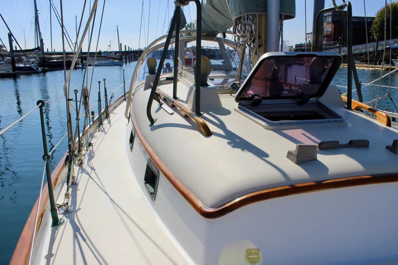 La Vie En Rose Yacht Photos Pics Sailboat deck view of 2012 Custom Gartside Jespersen 40 in marina setting.