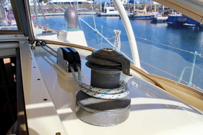 La Vie En Rose Yacht Photos Pics Winch and rope on 2012 Custom Gartside Jespersen 40 sailboat deck, marina background.