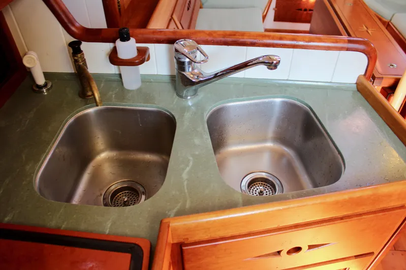 La Vie En Rose Yacht Photos Pics Dual stainless steel sinks in a 2012 Custom Gartside Jespersen 40 yacht kitchen.