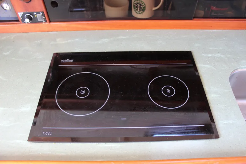 La Vie En Rose Yacht Photos Pics Modern induction cooktop on a Custom Gartside Jespersen 40 yacht, 2012 model.