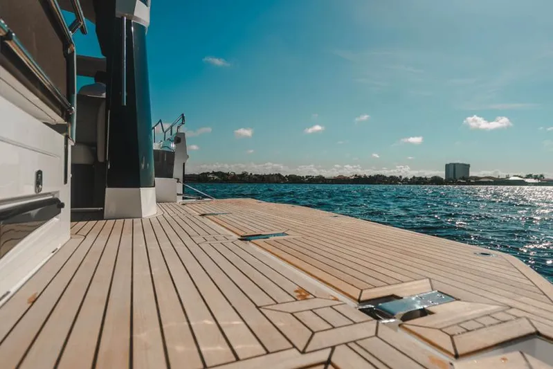  Yacht Photos Pics Manufacturer Provided Image