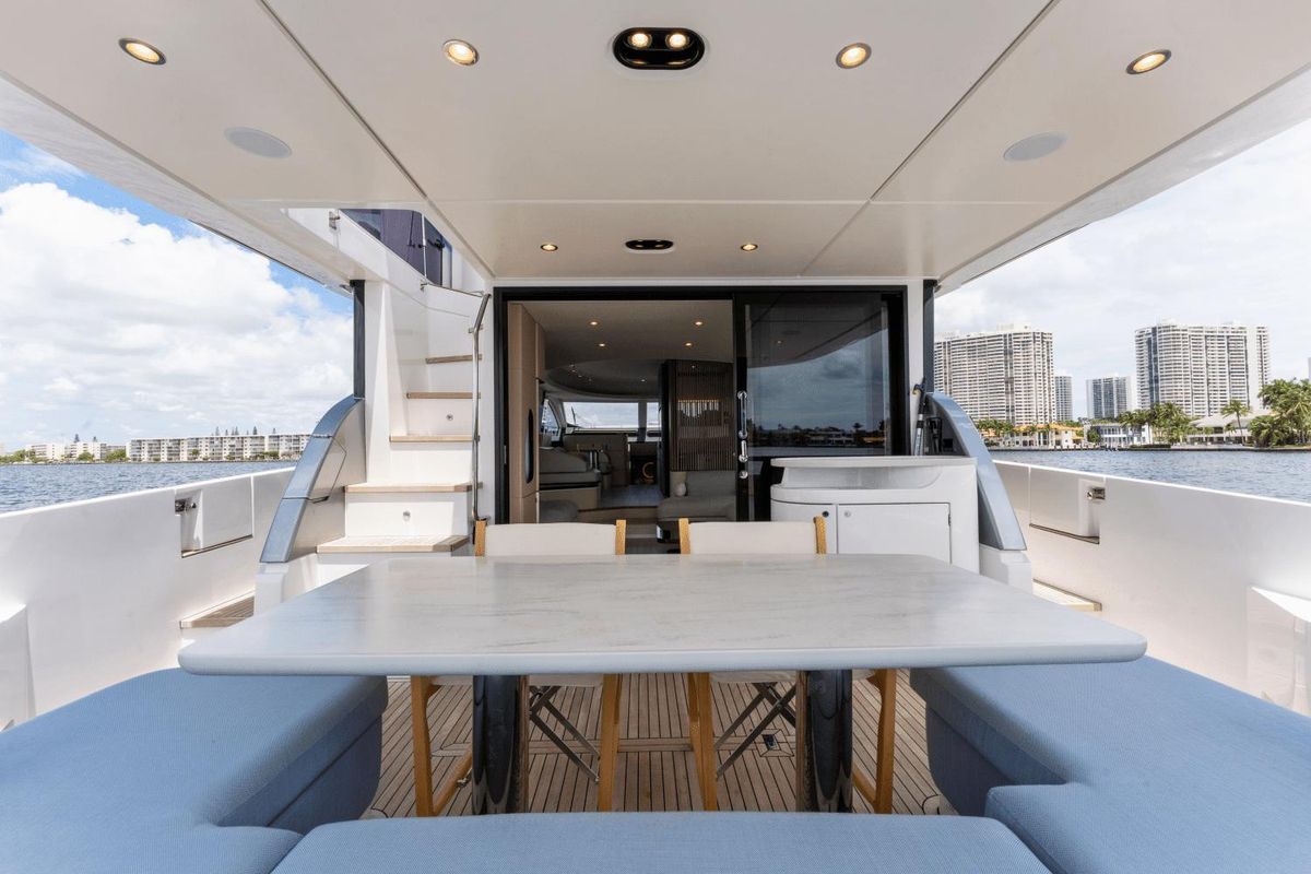 2023 Azimut 68 