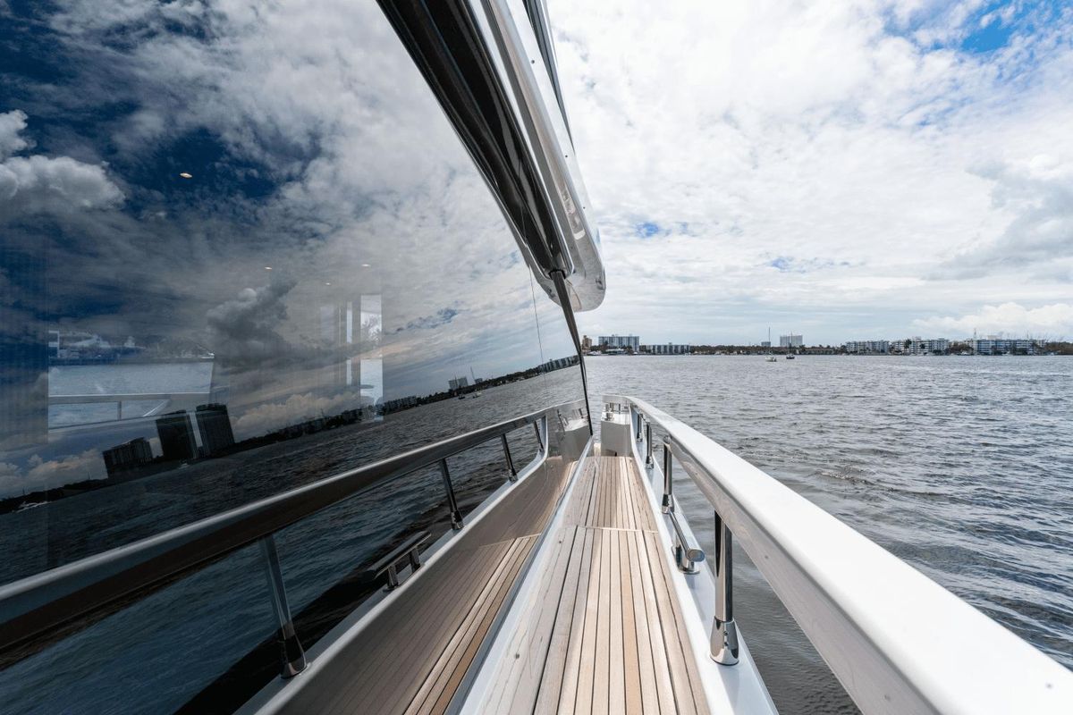 2023 Azimut 68 
