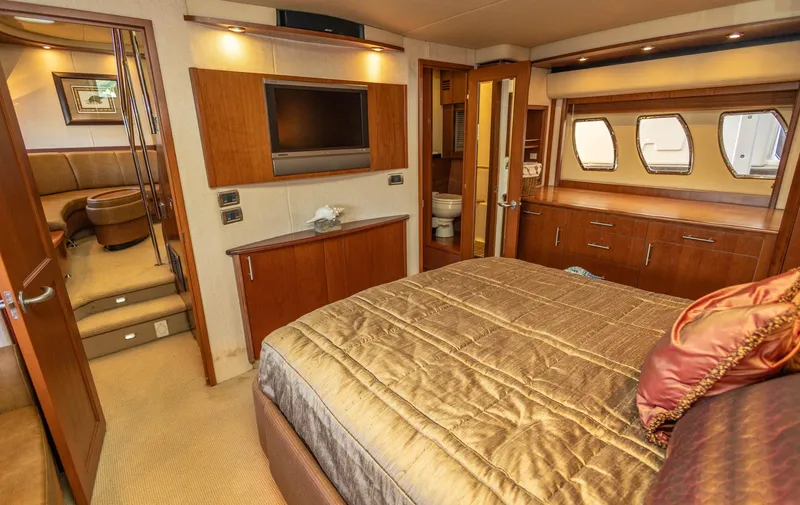  Yacht Photos Pics Luxurious 2006 Sea Ray 60 Sundancer yacht bedroom with elegant wood finishes.
